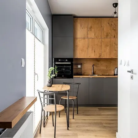 Adler Chill Лодзь